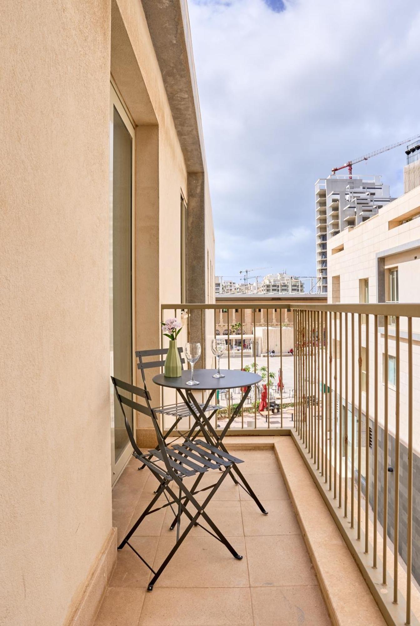 Stylish Apartment In Tigne Point Sliema Esterno foto