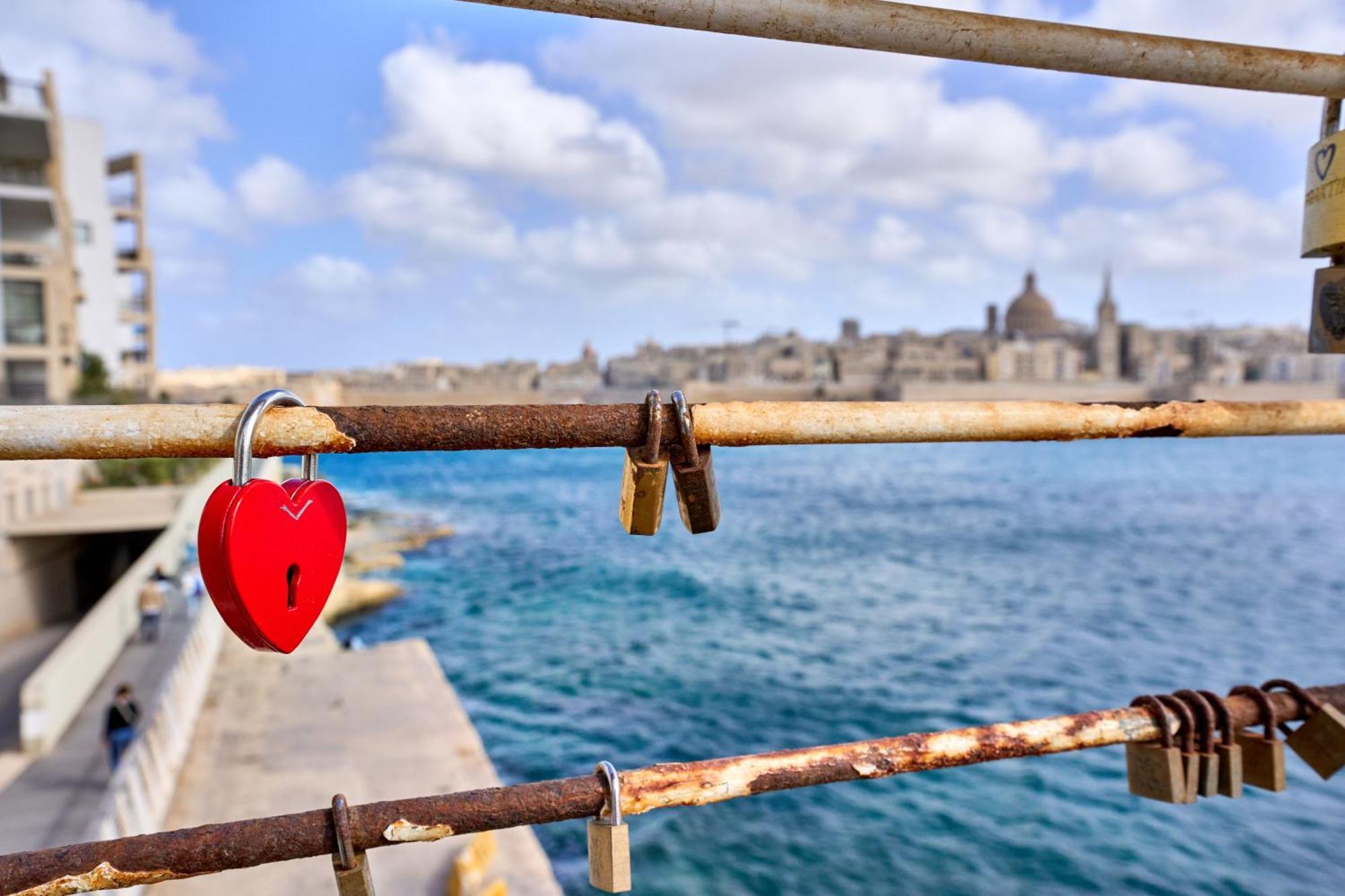 Stylish Apartment In Tigne Point Sliema Esterno foto