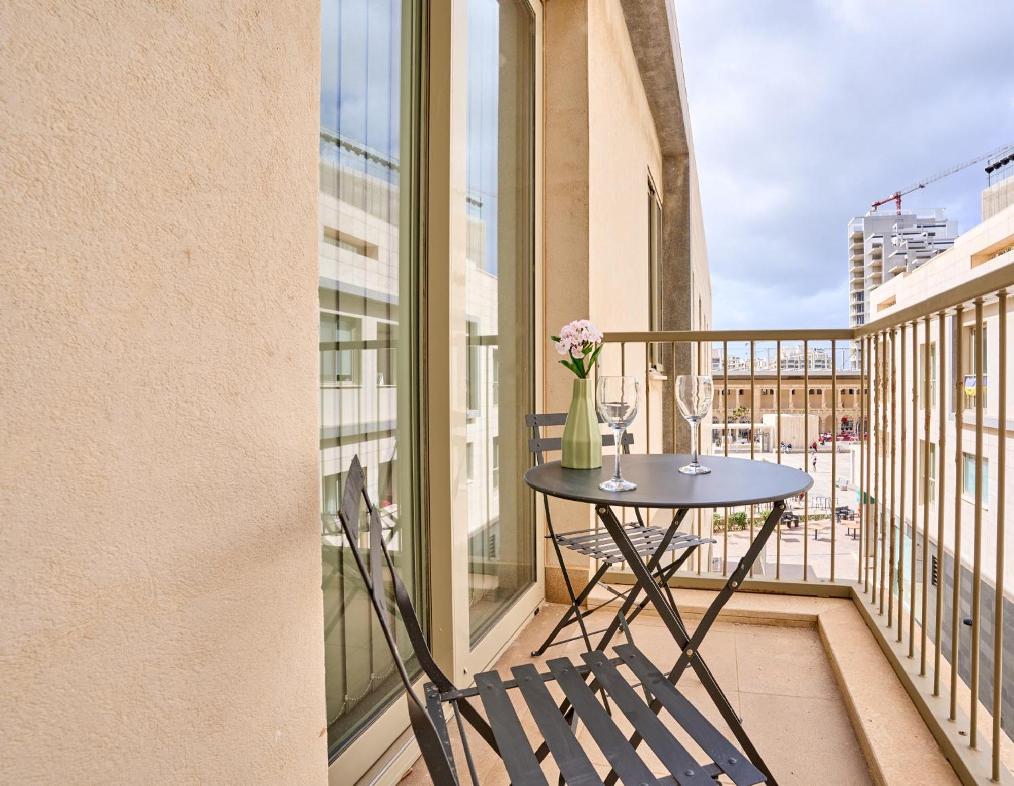 Stylish Apartment In Tigne Point Sliema Esterno foto